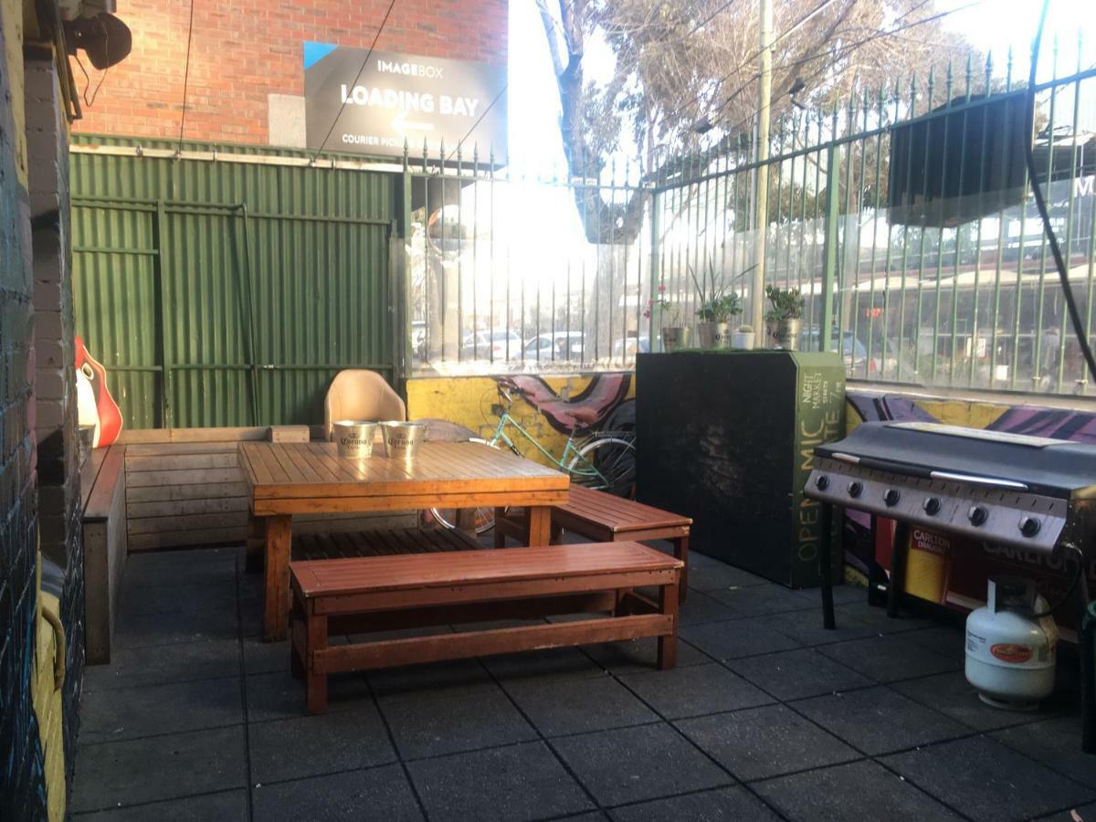 Market Tavern Hostel & Bar Мелбърн Екстериор снимка